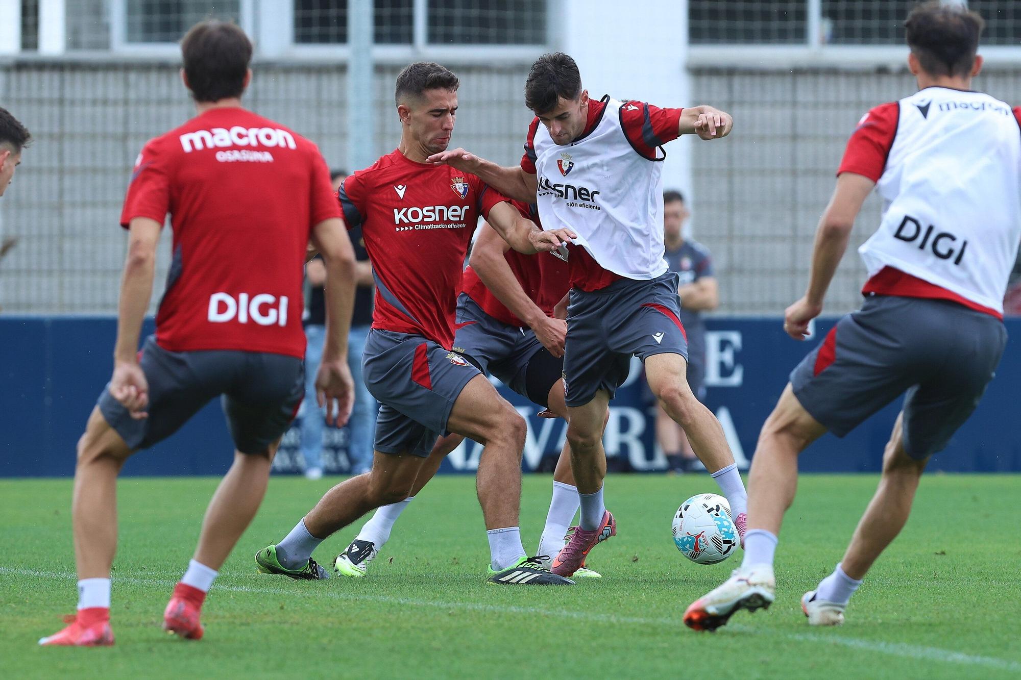 Fotos del entrenamiento de Osasuna antes de viajar a Madrid