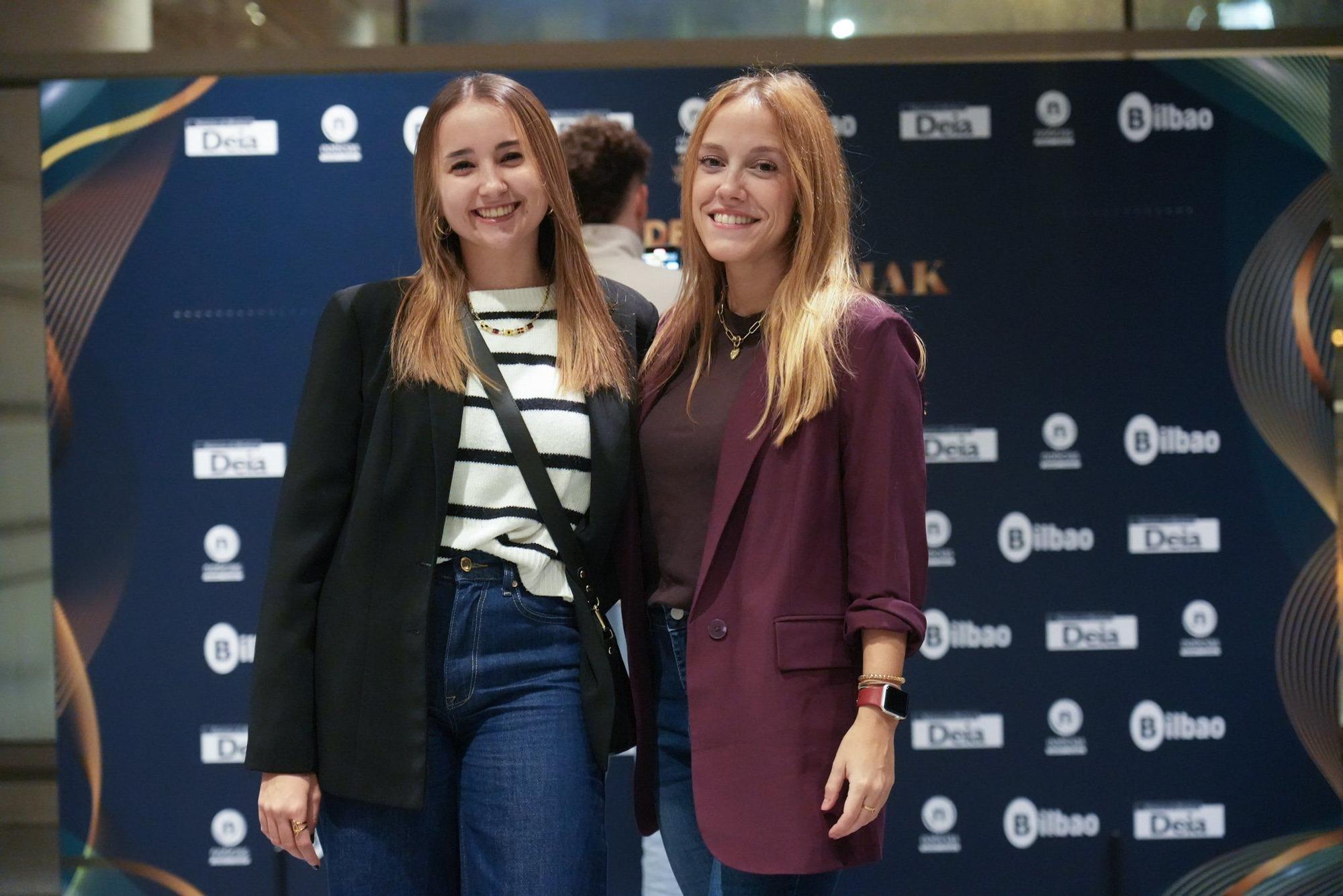 Leire Arribaizaga y Andrea Abasolo disfrutaron de lo lindo con la gala.