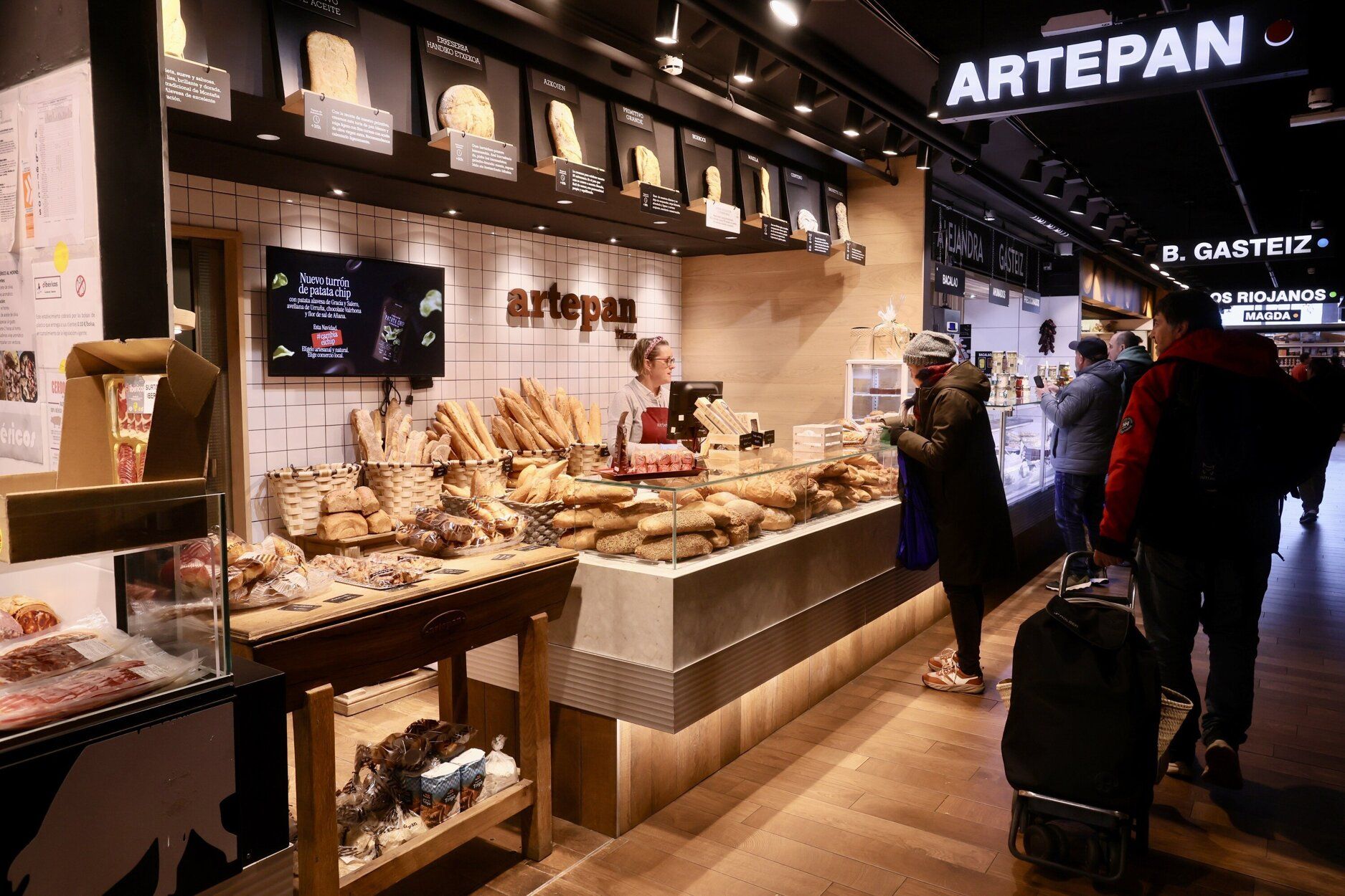 En imágenes: La despensa de Vitoria del Mercado de Abastos cumple 50 años