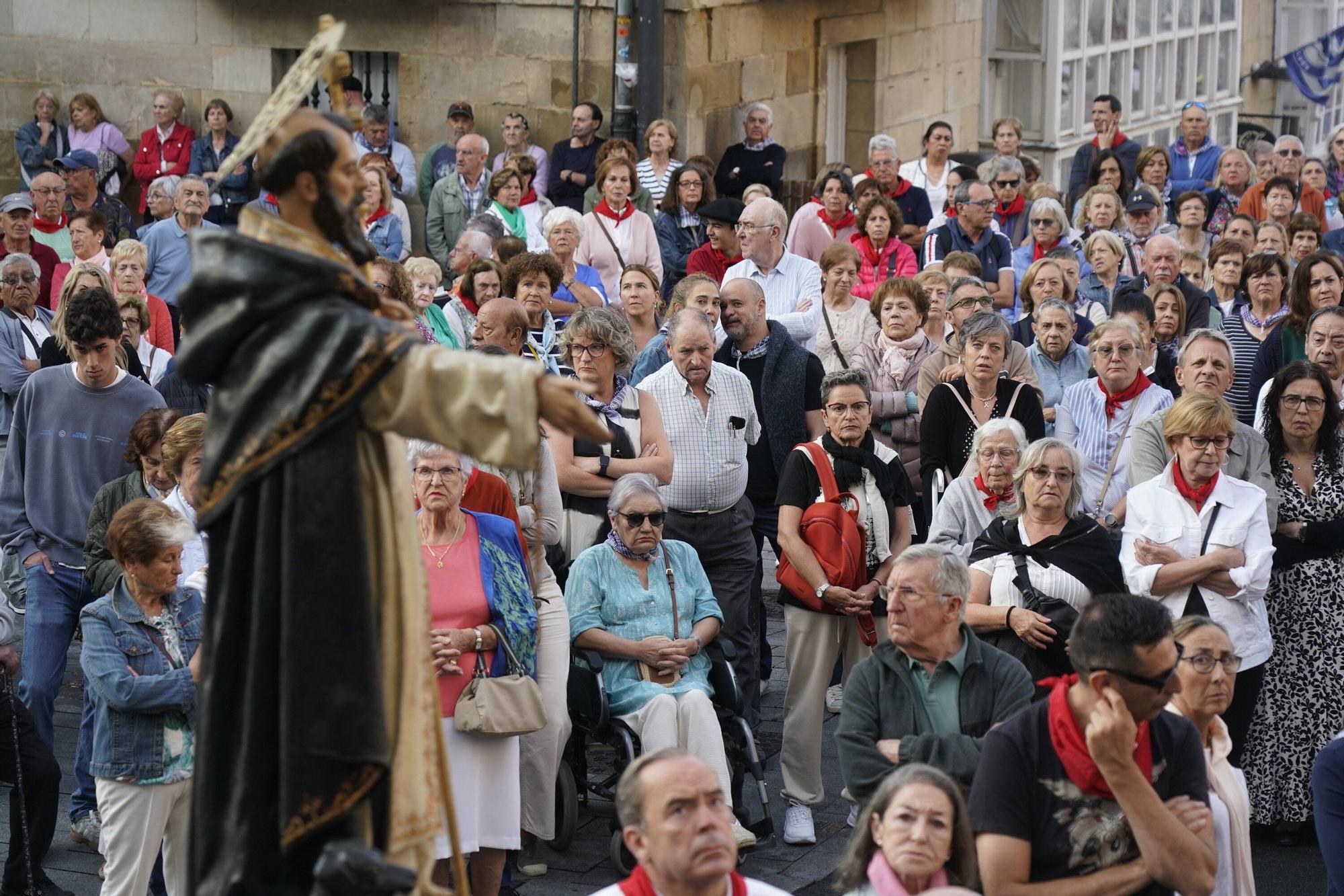 En imágenes: Miles de vitorianos acompañan a la Virgen Blanca en el Rosario de la Aurora
