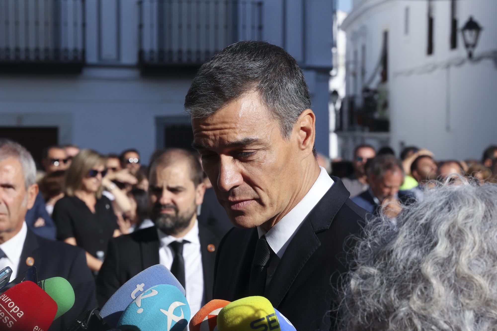 Multitudinaria despedida a Fernández Vara