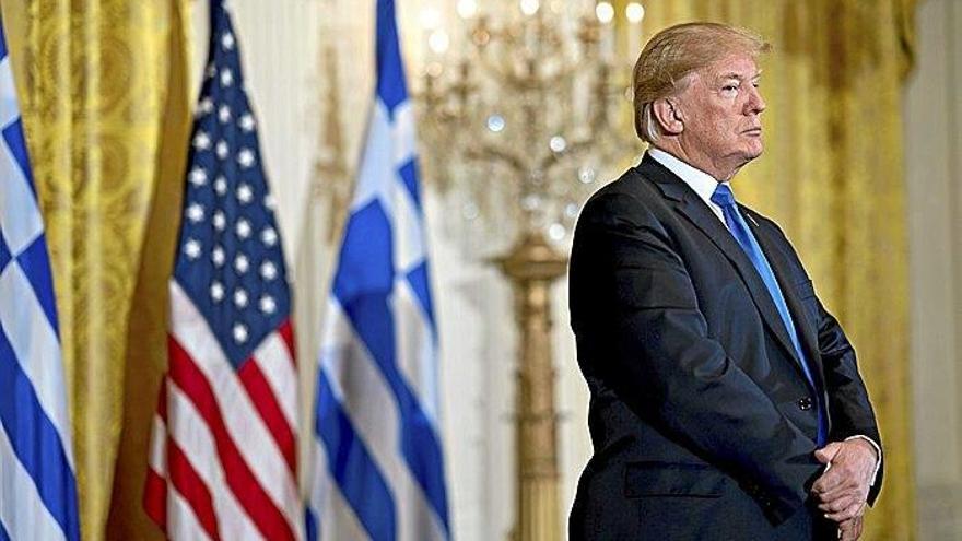 Trump negocia los aranceles  “poniendo un revólver en la sien”