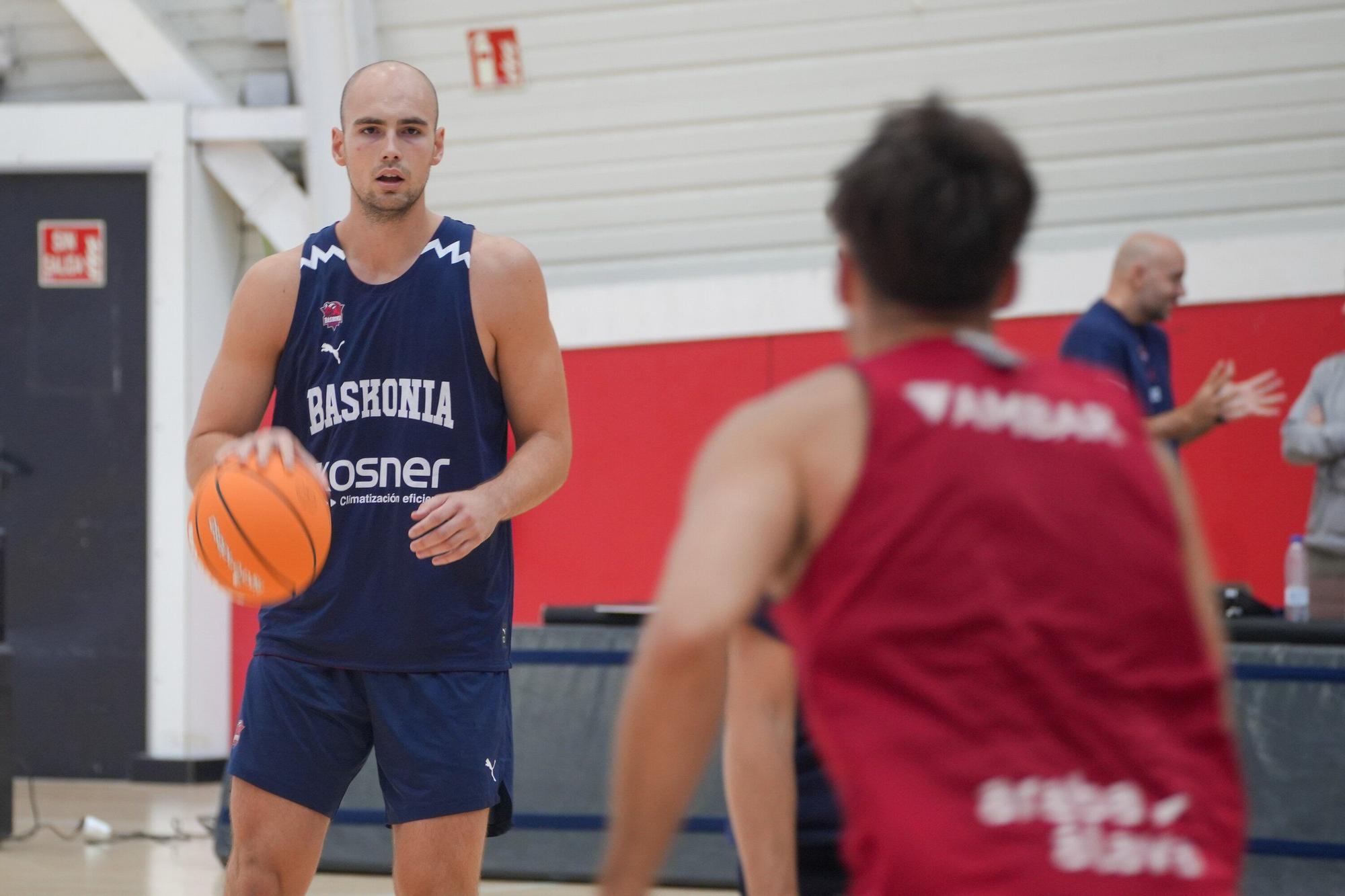 En imágenes: Así entrena el Baskonia bajo las órdenes de Galbiati