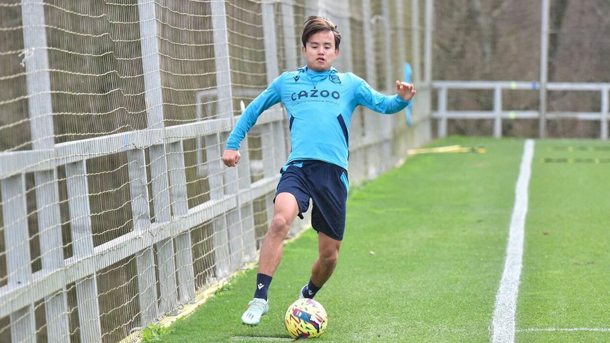 Take Kubo, durante el entrenamiento de este sábado en Zubieta.