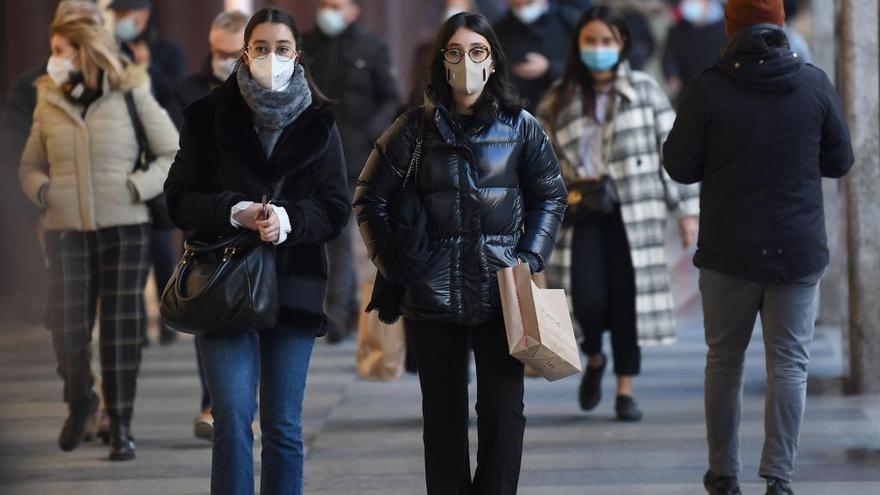 La mascarilla vuelve a ser obligatoria en la calle en Roma.