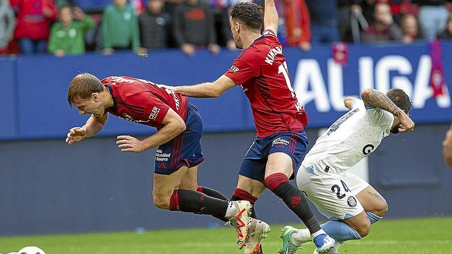 Osasuna pide un penalti a Pablo Ibáñez con 2-3 en el marcador