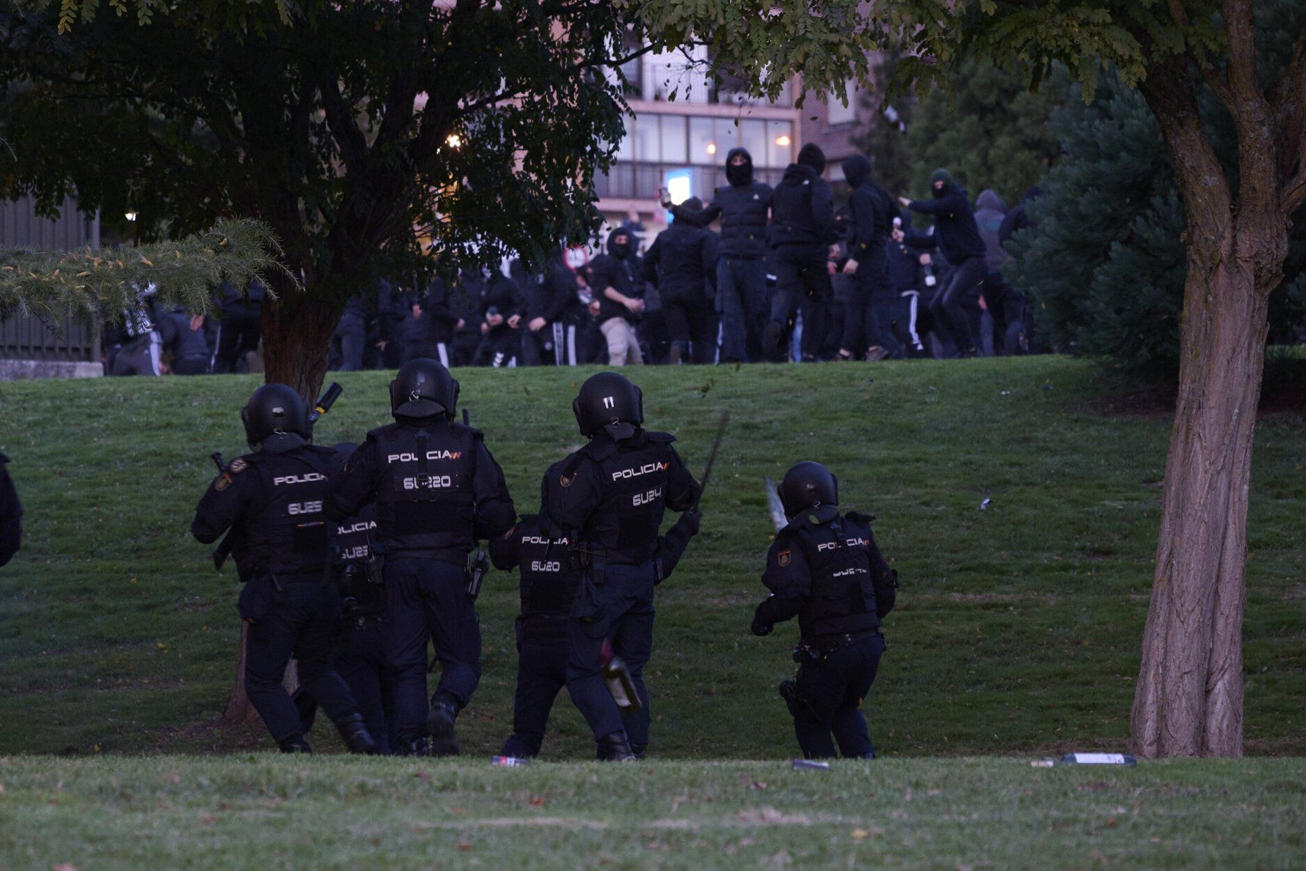 En imágenes | Altercados en la Universidad de Navarra tras la suspensión de un acto de Vito Quiles