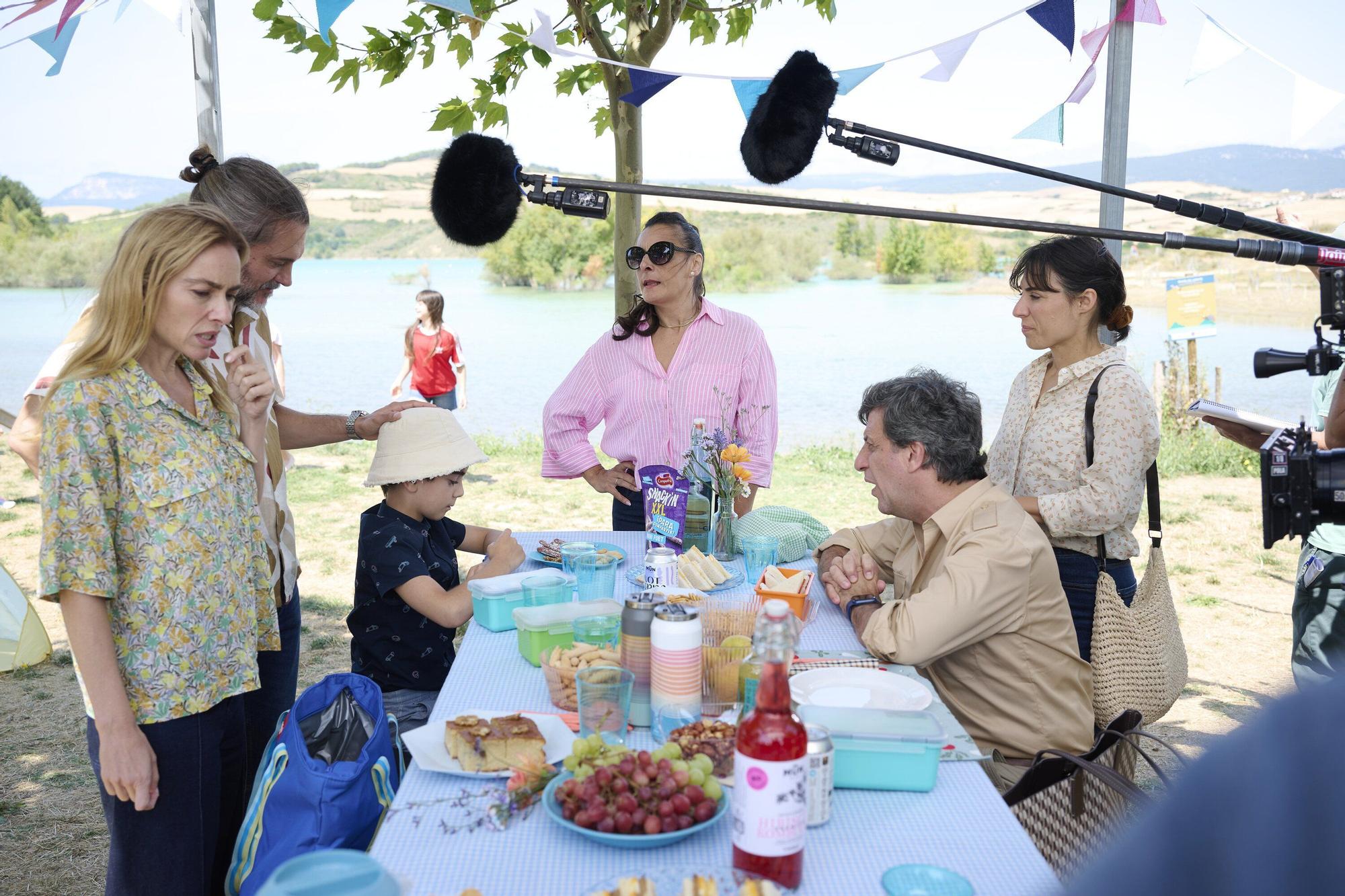 Rodaje de la película "TRES DE MÁS” con los actores Salva Reina y Kira Miró