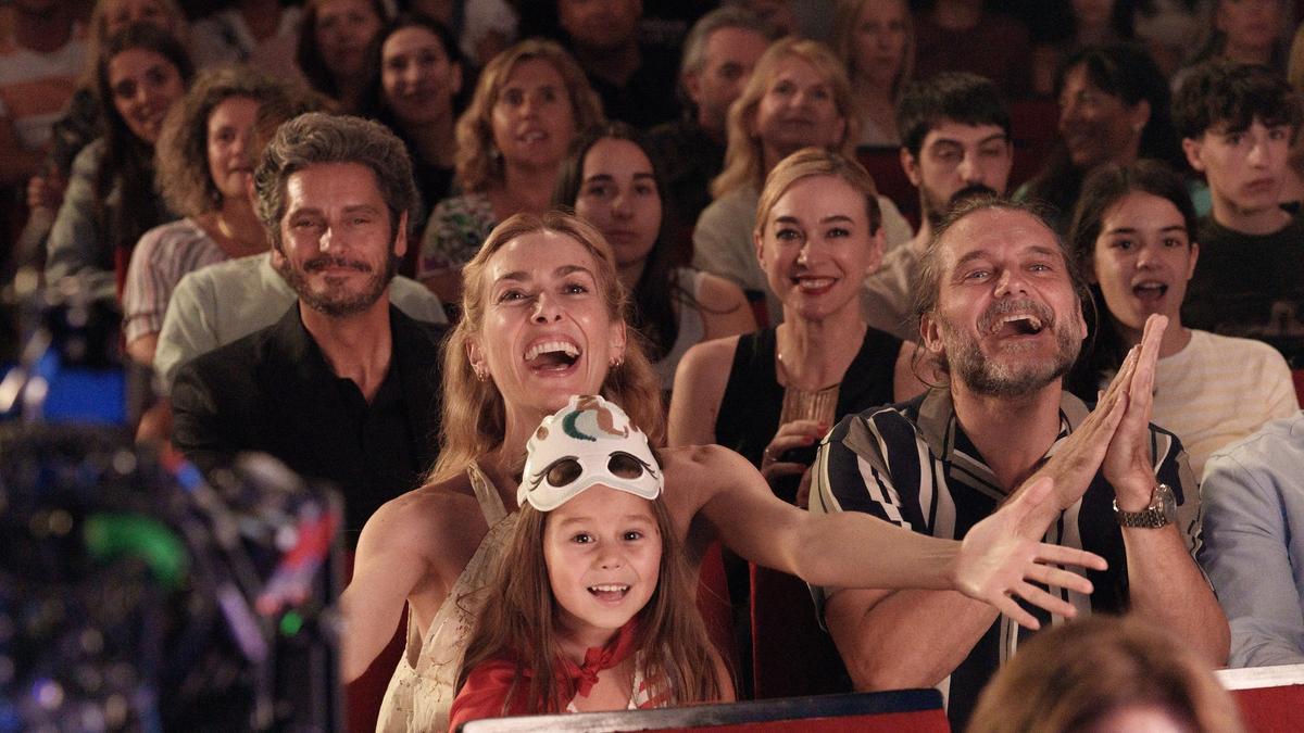 Salva Reina, Marta Hazas y Kira Miró, en una escena de la película.
