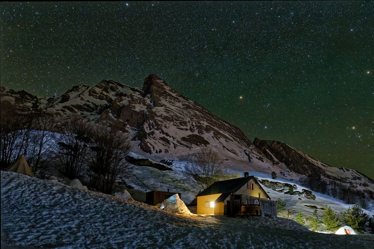 En Gourette ofrecen experiencias nocturnas como dormir en un tipi.