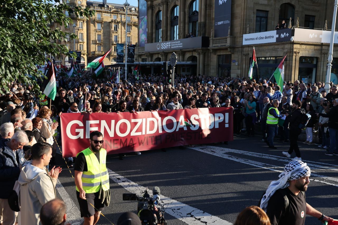 Zinemaldia: la solidaridad con Palestina llena las calles de Donostia