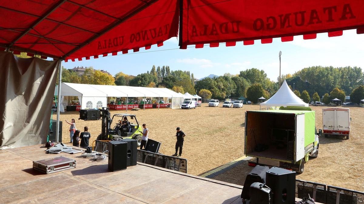 Preparativos en la zona de conciertos.