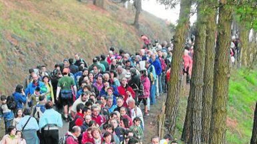 La nieve se alista junto a los cerca de 10.000 montañeros