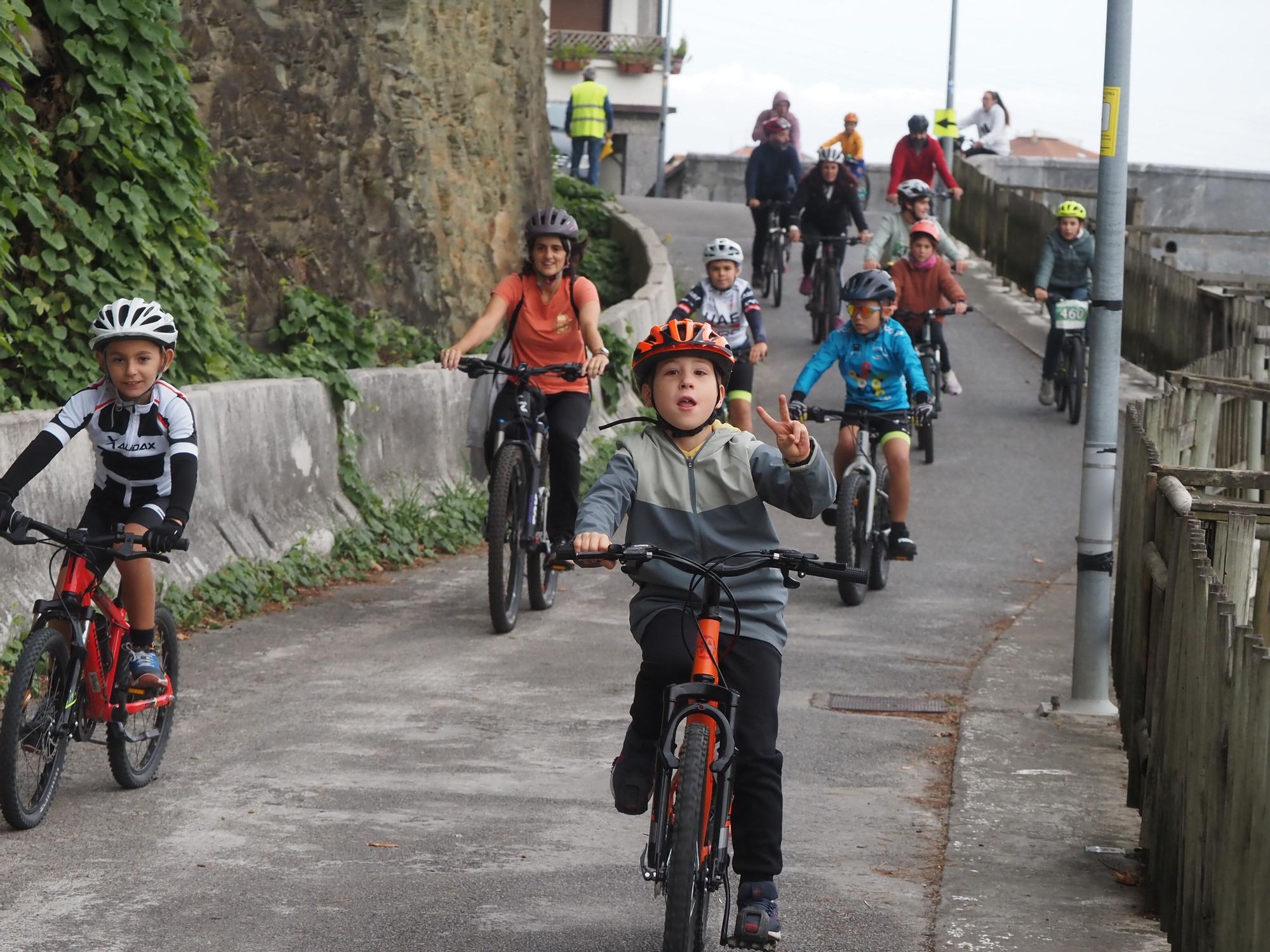 Fiesta ciclista en Deba