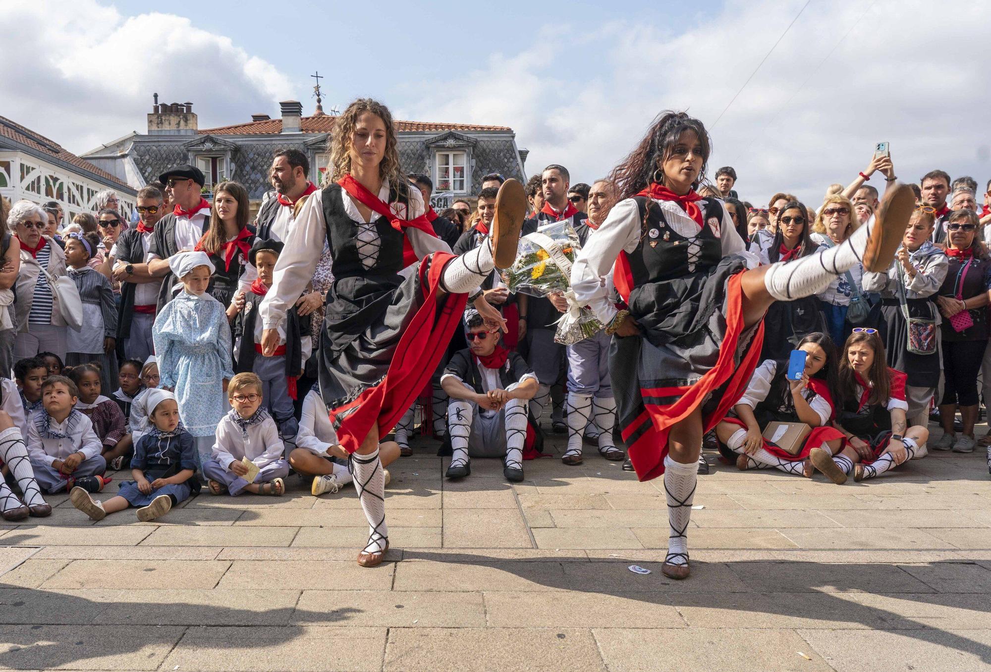 Ofrenda Floral y Aurresku de Honor a la Virgen Blanca