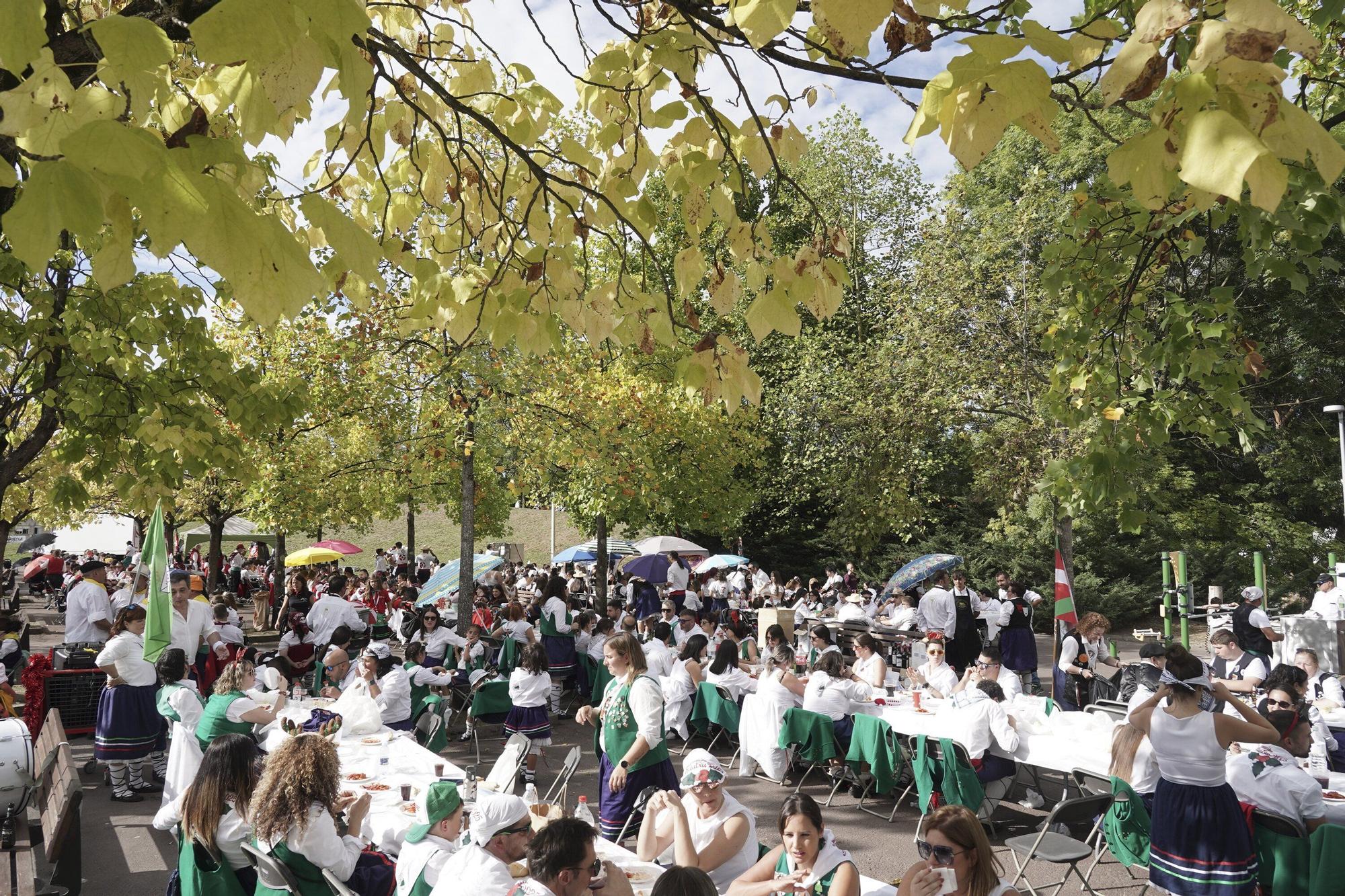 Más de 3.600 personas en la comida de cuadrillas de Basauri: “Es es indescriptible, se nos está yendo de las manos”