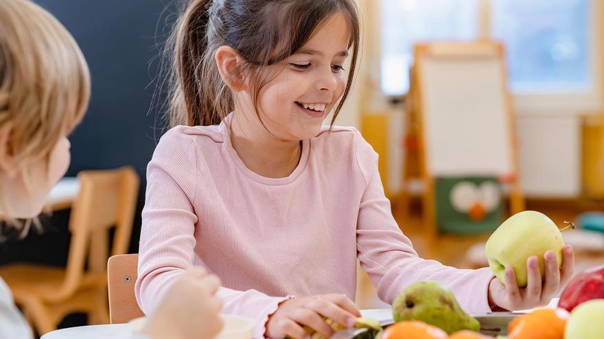 Lácteos, fruta y cereales: así serán las 650 meriendas semanales del programa de Infancia de Pamplona
