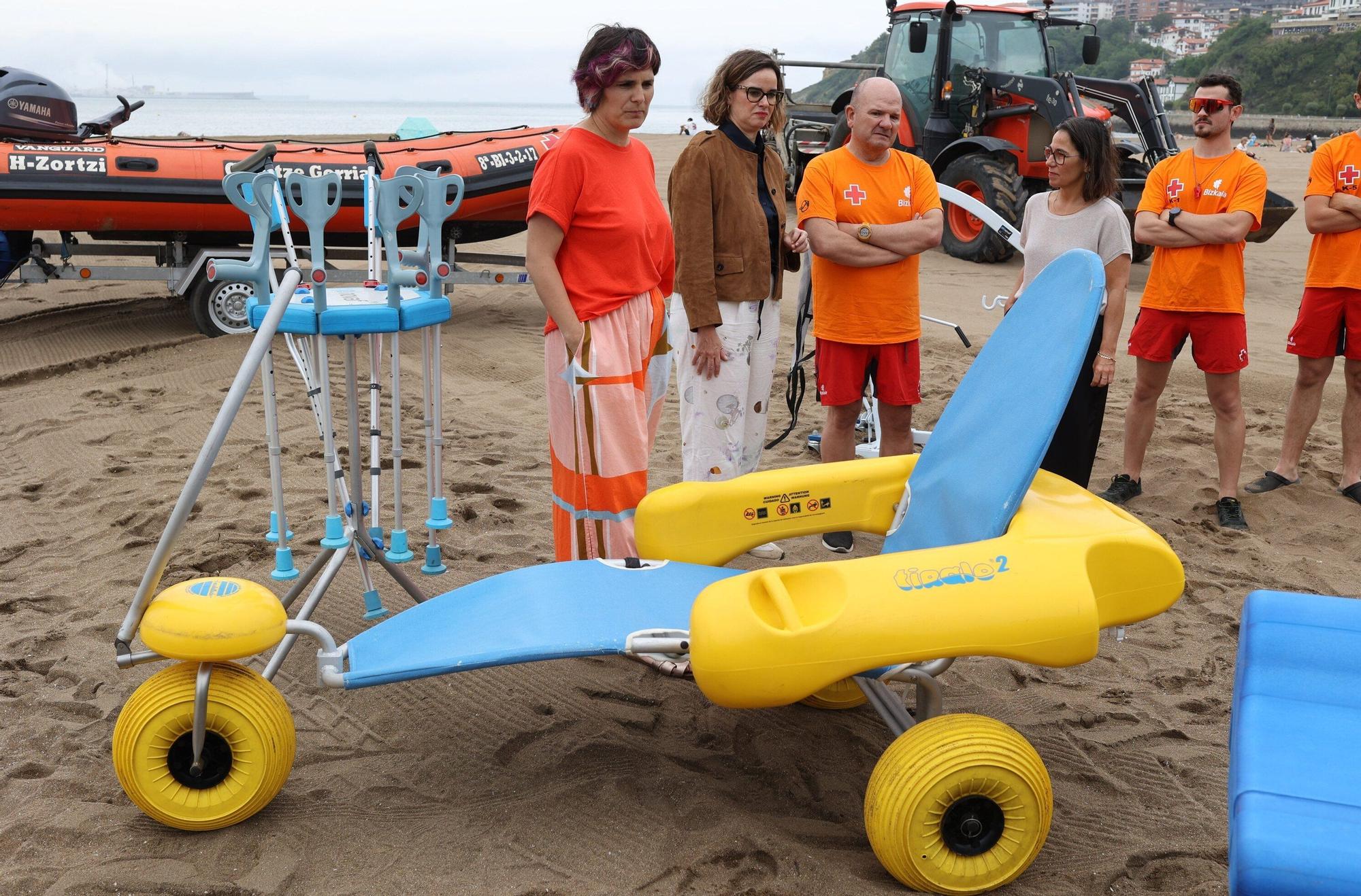 El baño asistido estará operativo en los arenales de La Arena, Ereaga, Laidatxu, Plentzia, Gorliz, Bakio, Isuntza y Arrigorri