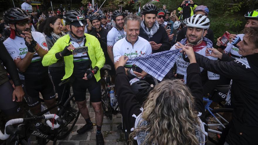 &#039;Cycling for Gaza&#039; completa la primera etapa en Pamplona