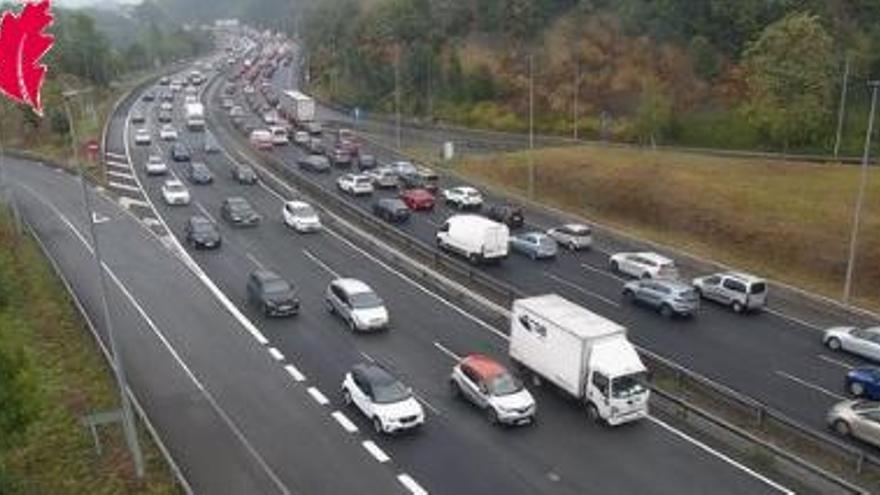Retenciones en el Txorierri en ambos sentidos por sendos accidentes de tráfico