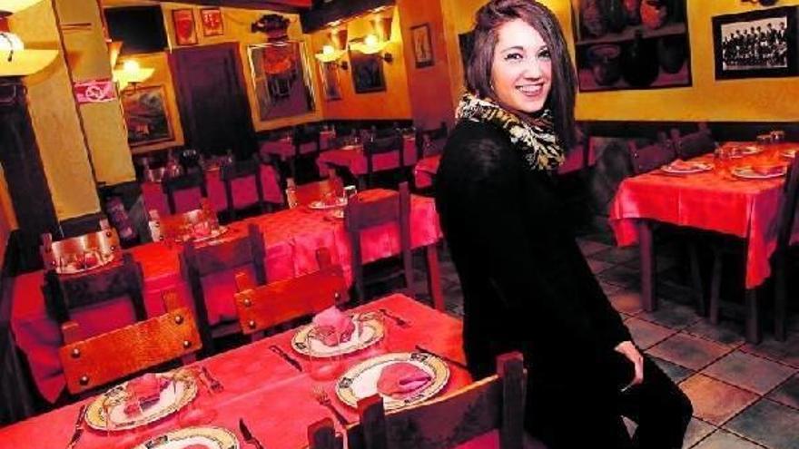 Andrea Tellechea en el comedor del restaurante villavés.
