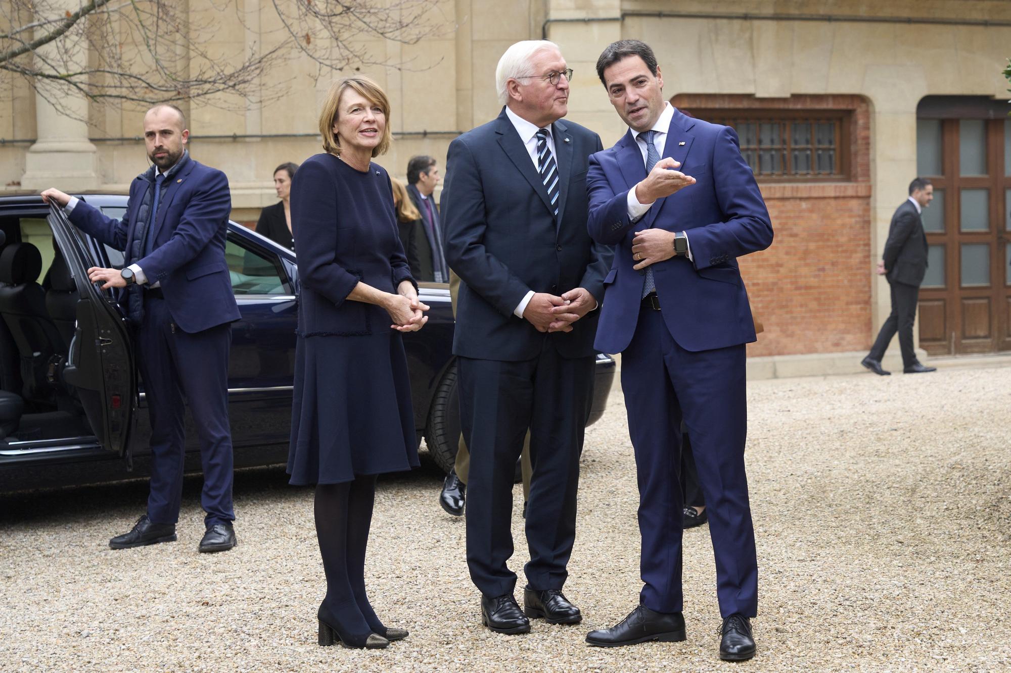 Pradales recibe en Ajuria Enea a Steinmeier antes de acudir a Gernika para pedir perdón a las víctimas