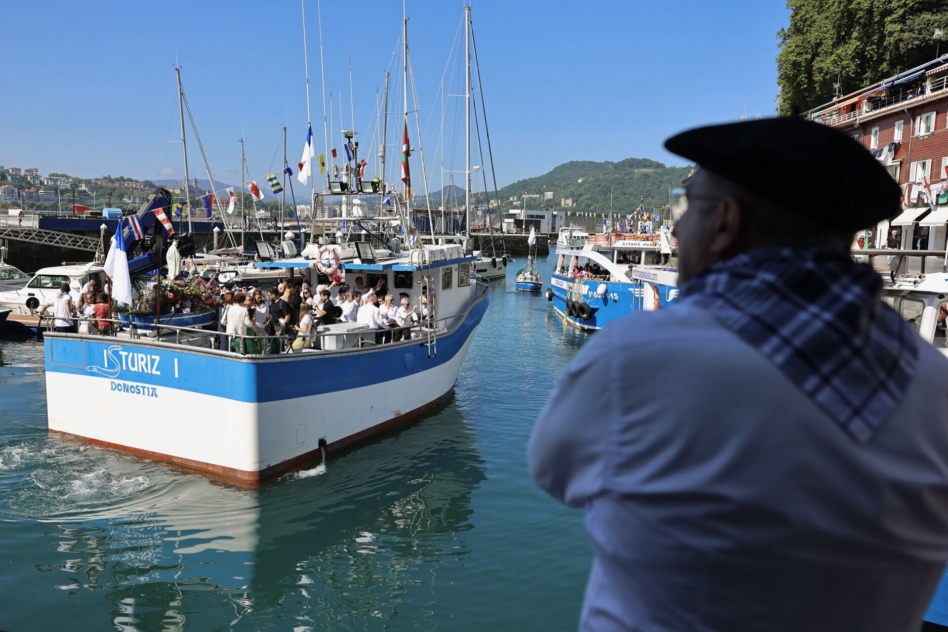 La procesión virgen del Carmen en el Barco Isturiz