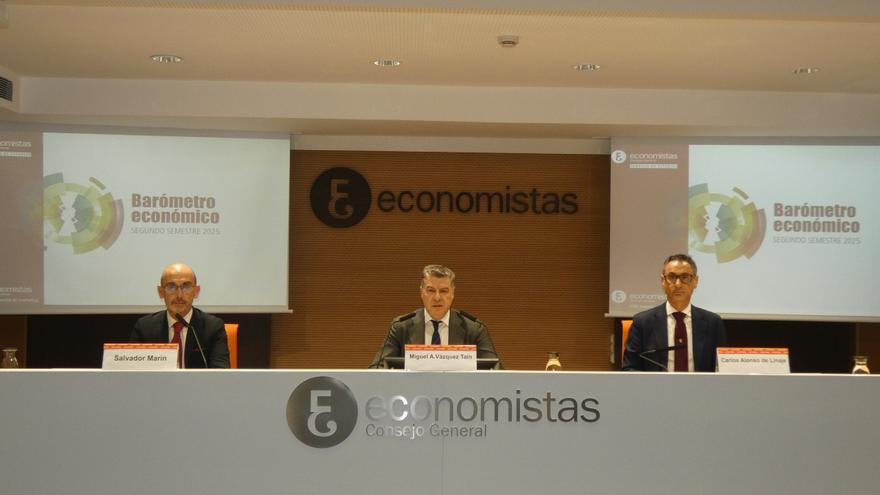 Los economistas prevén un crecimiento del PIB del 2,3% en 2026, pero no perciben mejoras en hogares y empresas