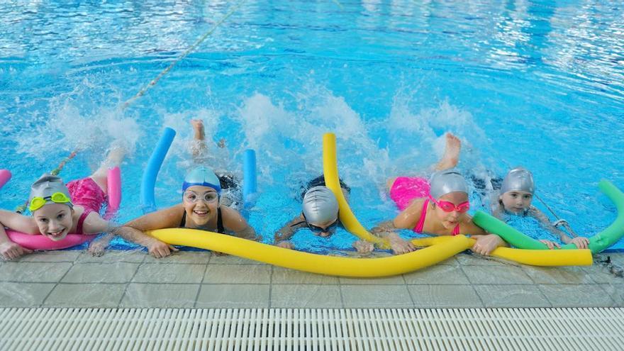 Cursos de natación infantiles en Aranzadi en agosto