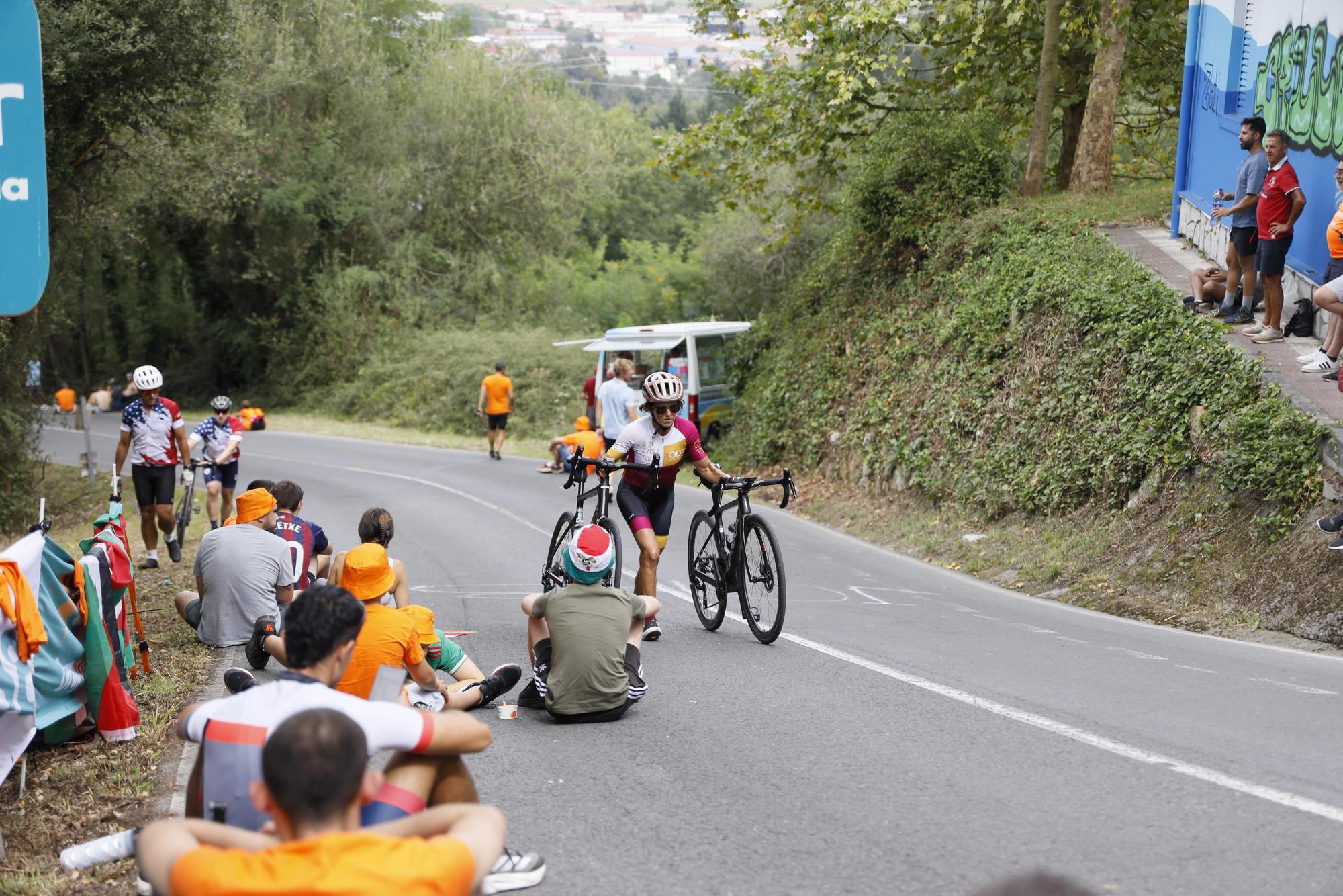 La Vuelta en Bizkaia: los aficionados toman Pike Bidea