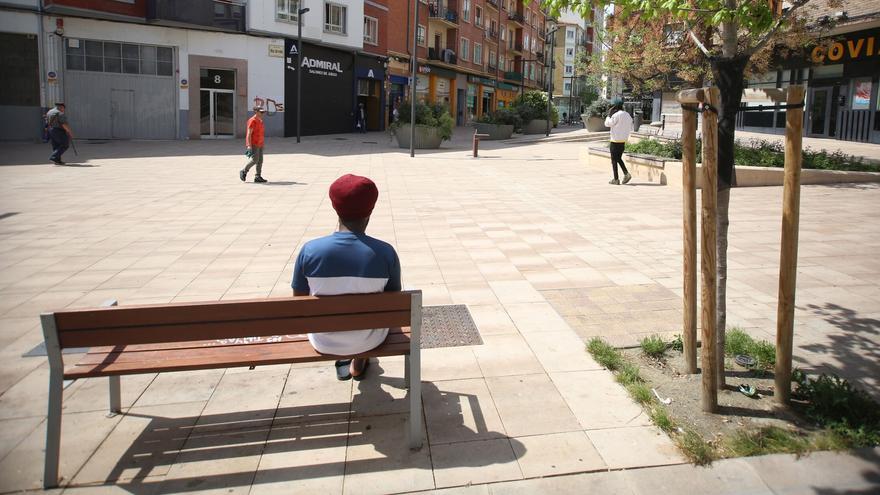 ¿Cómo se determina la edad de un migrante en caso de duda?