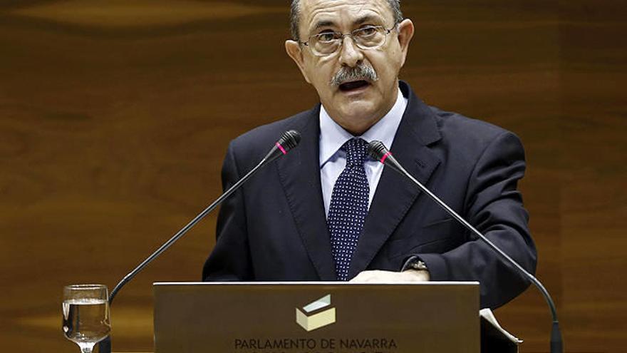 El portavoz del PPN Enrique Martín, durante su intervención en el Parlamento