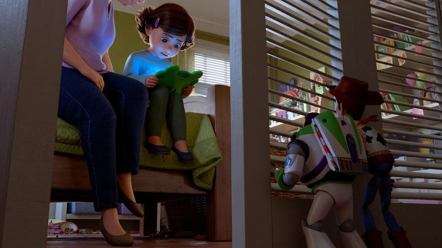 La alopecia de Woody y un ejército de Buzz Lightyears contra la tecnología: las claves del nuevo tráiler de Toy Story 5
