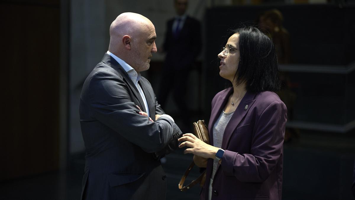 Leticia San Martín y Javier Esparza, de UPN, en el Parlamento foral.