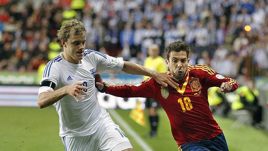 España recupera a Xavi pero pierde a Jordi Alba