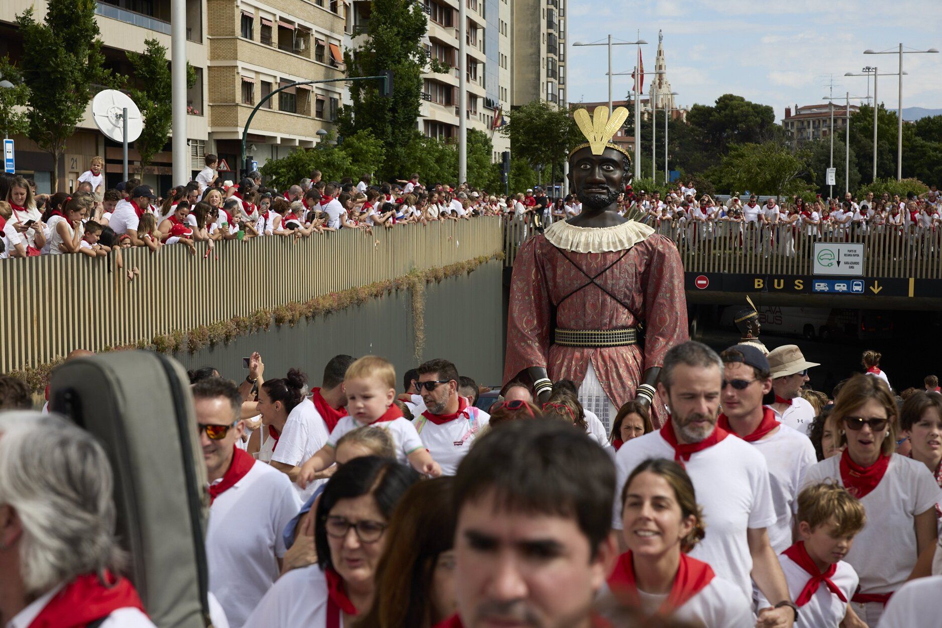 Imágenes de la primera salida de la Comparsa de Gigantes estos Sanfermines