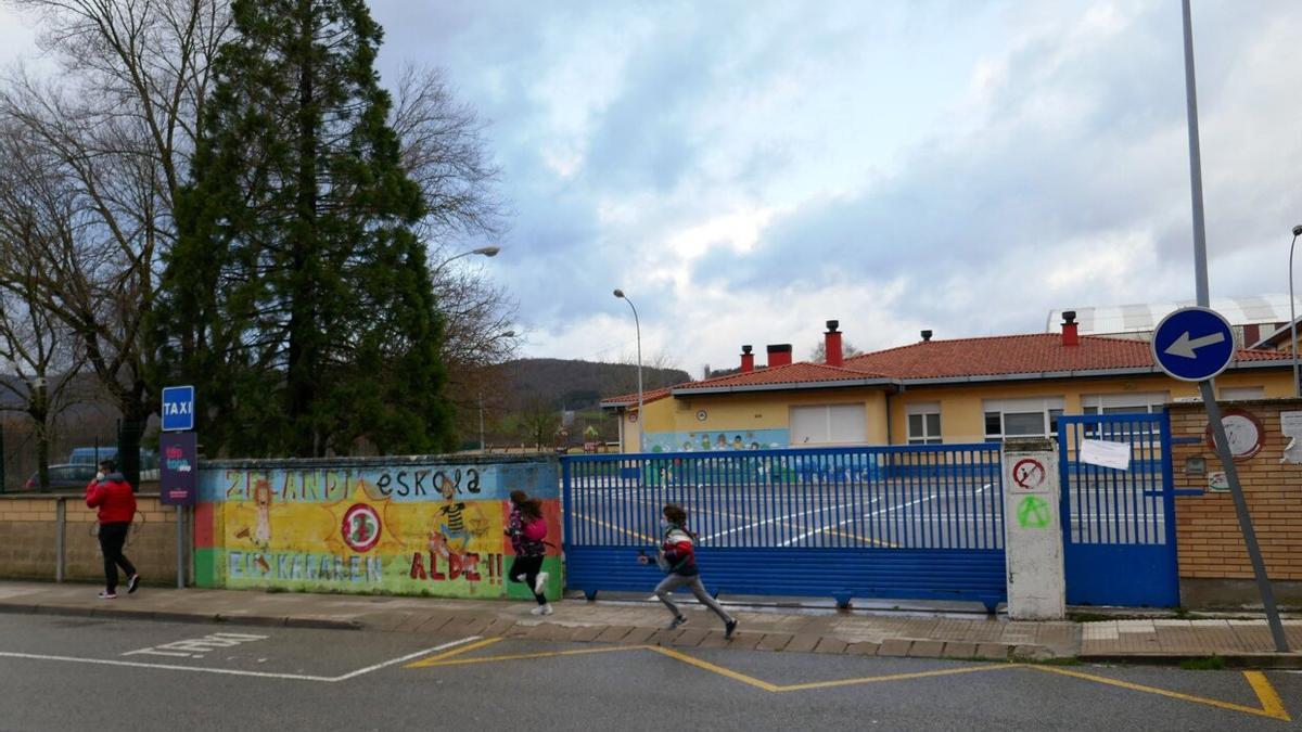 Vista exterior del colegio público Zelandi.