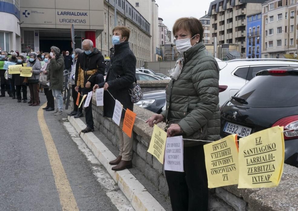 Vitoria protesta por el cierre de las Urgencias de
