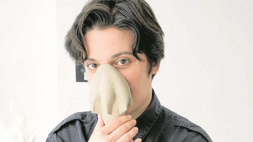 “Iraganari begiratzen ez badiogu, airean gaude”