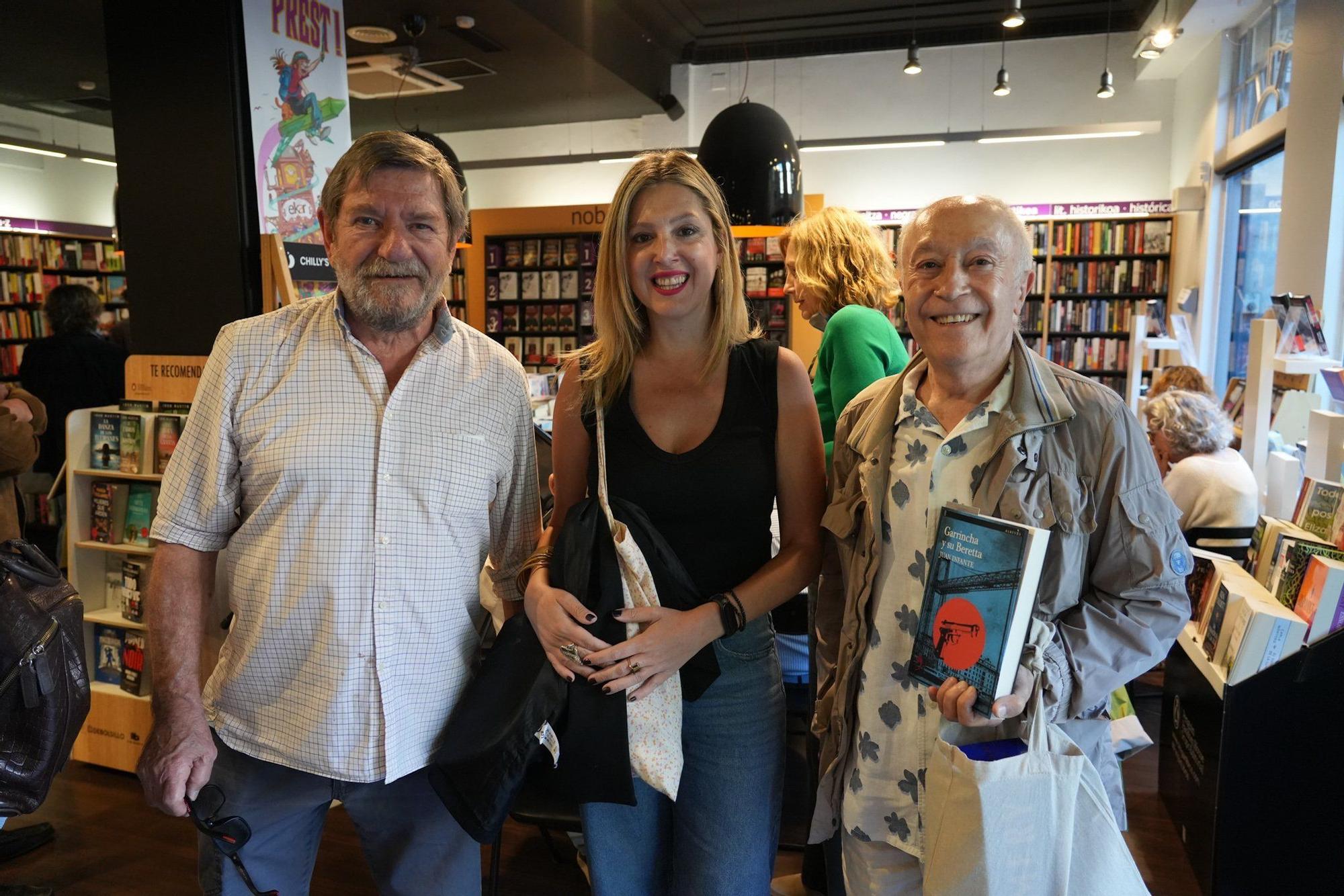 El médico y exsenador Roberto Lertxundi con Ibone Blanco y Juan Martínez de Lecea ‘Cotis’.