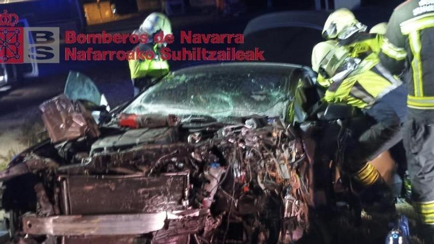 Herido en el choque entre un coche y un camión en la N-121-C a la altura de Cascante