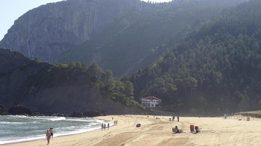 Una joven de Tafalla, muy grave tras sufrir un ahogamiento en una playa de Bizkaia