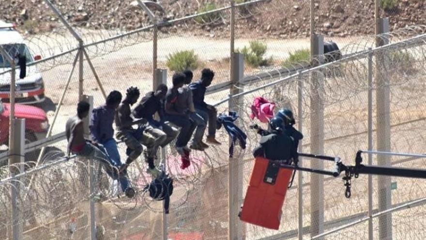 Nuevo intento de saltar la valla fronteriza en Ceuta