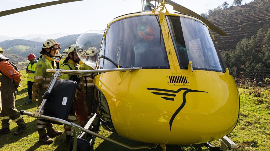 El helicóptero antiincendios ha actuado en seis fuegos en Bizkaia