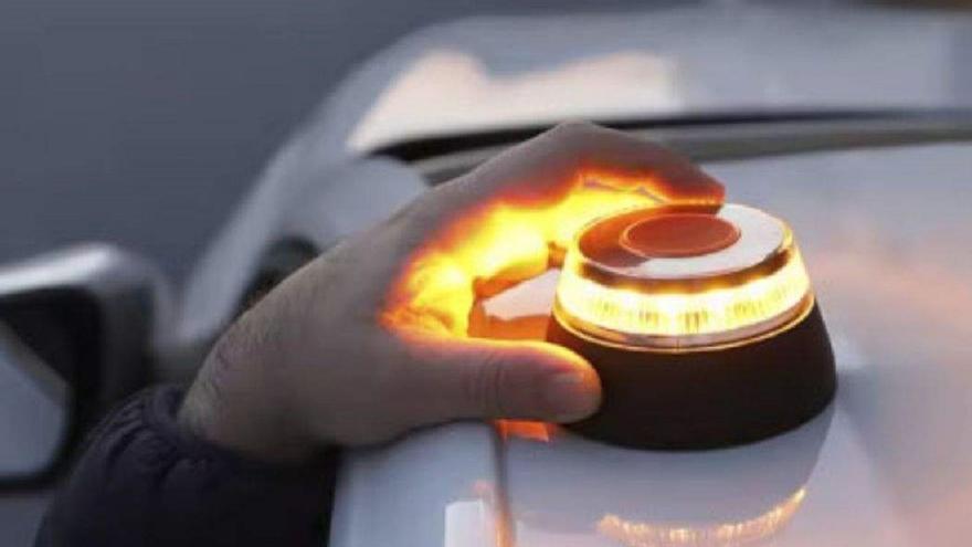 Baliza V16 conectada: la DGT resuelve las principales dudas sobre su uso y obligatoriedad