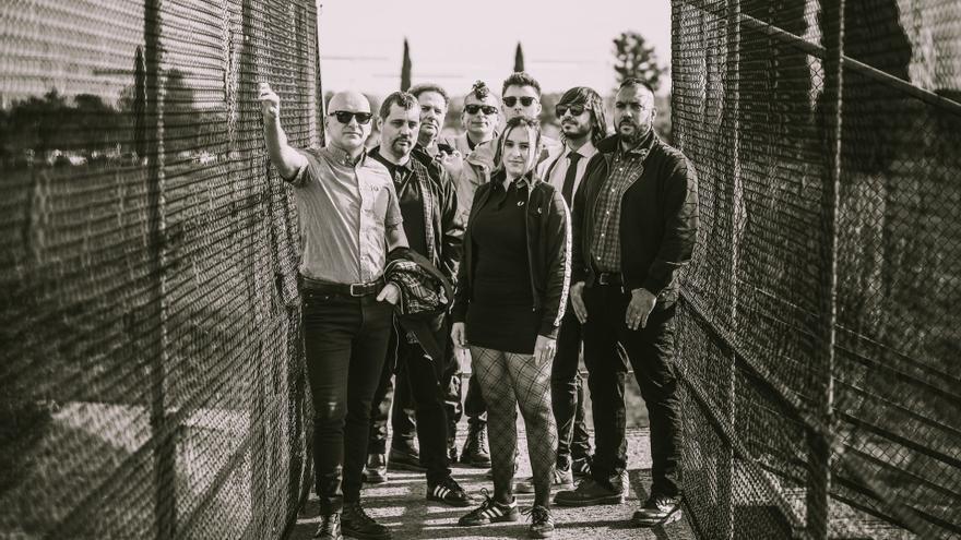 Juantxo Skalari ensancha su ska, reta al tiempo infructuoso y desafía a la prisa: "O estamos con el móvil o estamos currando"