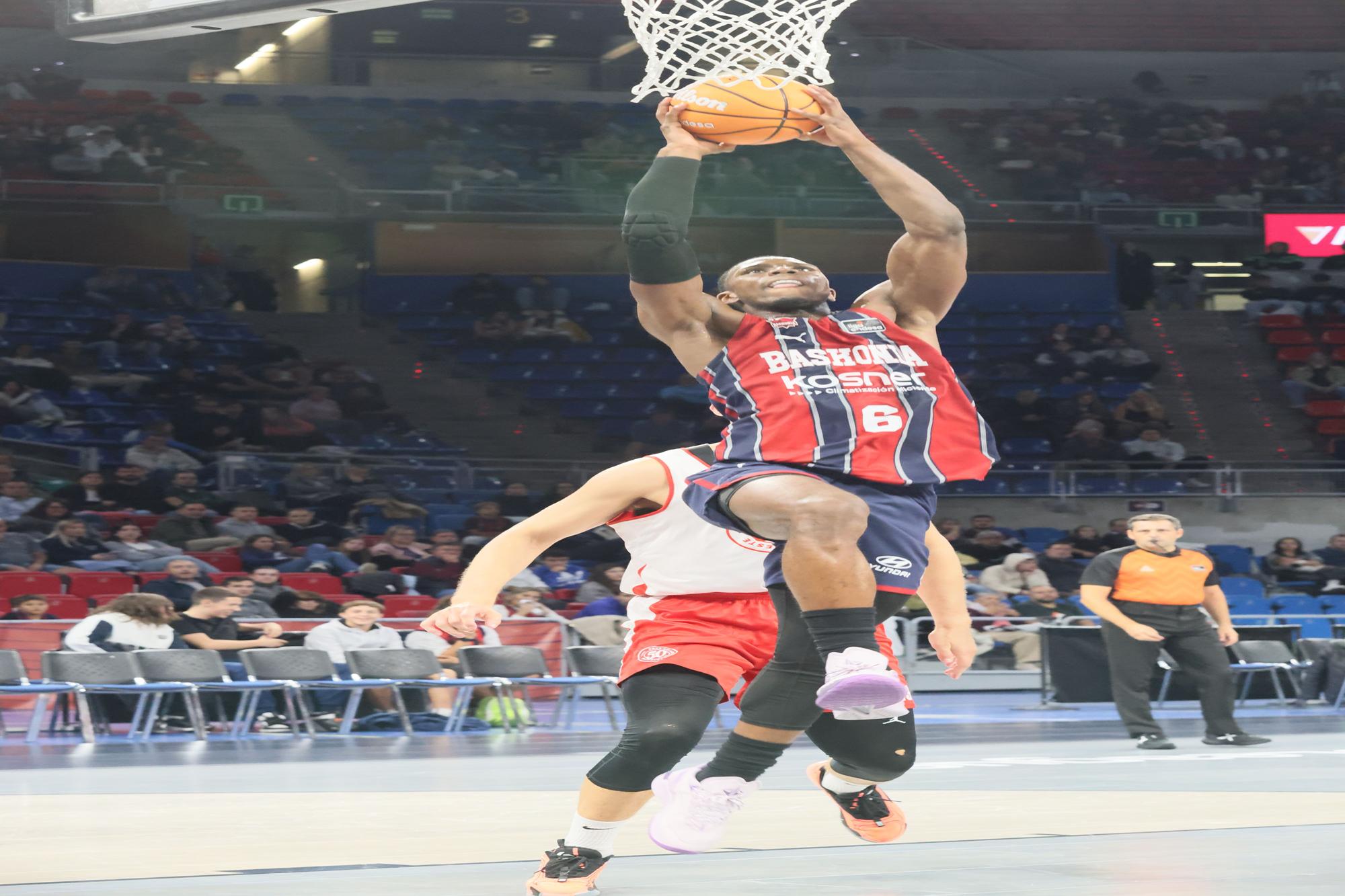 En imágenes: Todas las fotos del partido entre el Baskonia y el Pallacanestro Trieste