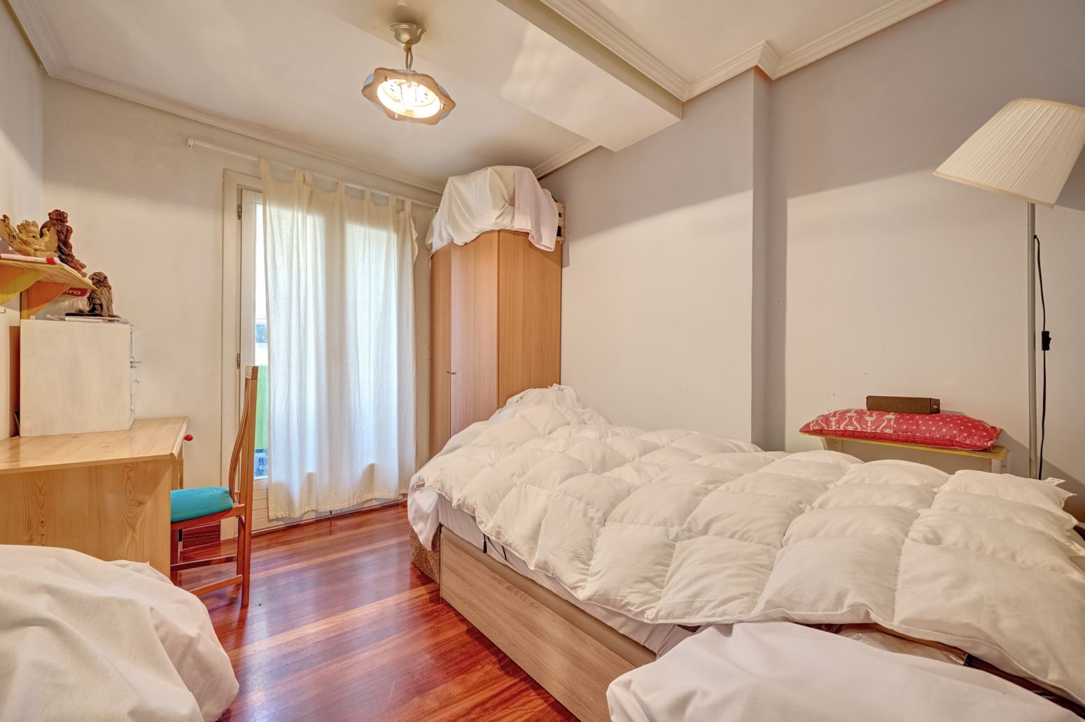 Un ático tríplex con alma en plena calle San Nicolás: vivir el Casco Viejo desde dentro