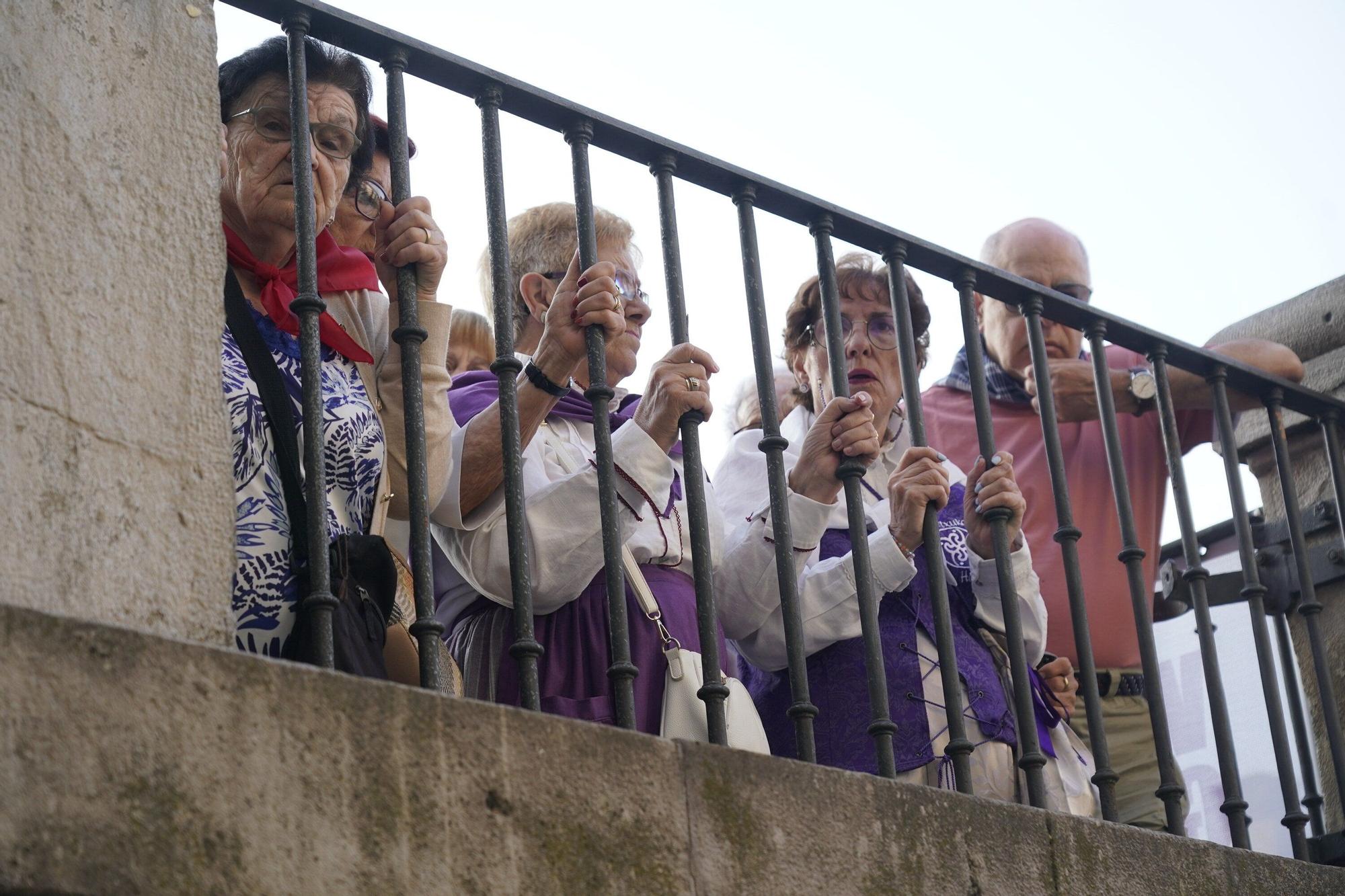 En imágenes: Miles de vitorianos acompañan a la Virgen Blanca en el Rosario de la Aurora