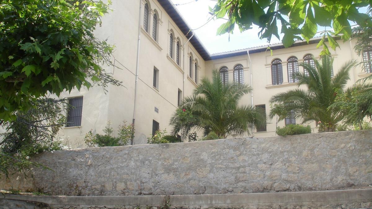 Exterior del antiguo colegio e internado de Andéraz (Abárzuza).
